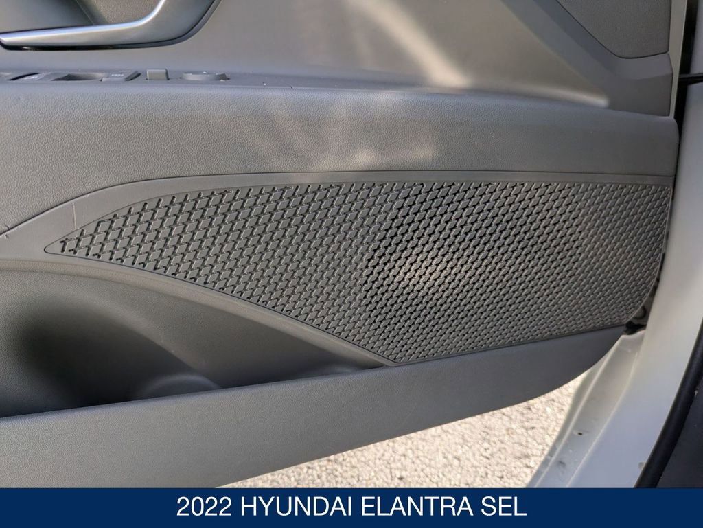 Used 2022 Hyundai Elantra SEL image 11