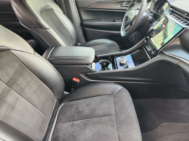 Used 2023 Jeep Grand Cherokee L Laredo RWD image 19