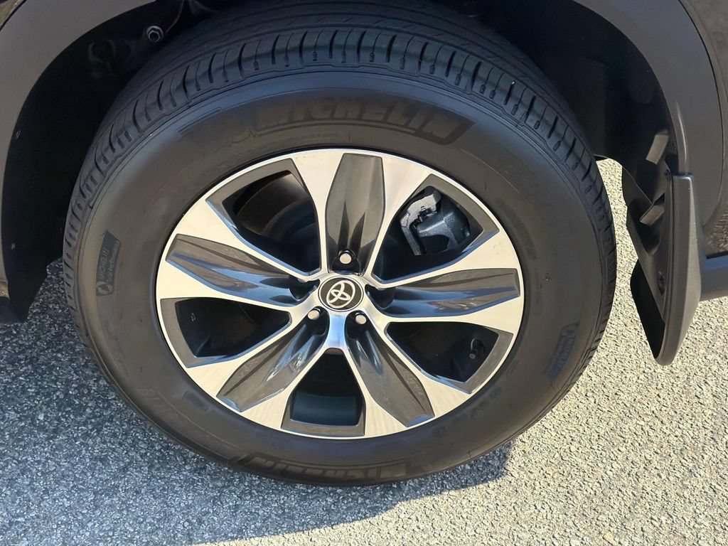 Certified 2026 Toyota Highlander XLE AWD/4WD image 31