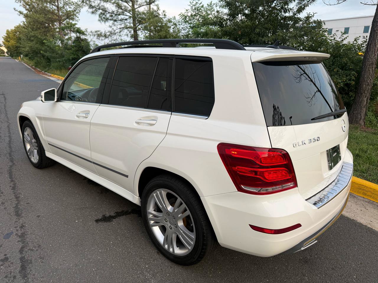 Used 2013 Mercedes-Benz GLK 350 4MATIC image 3