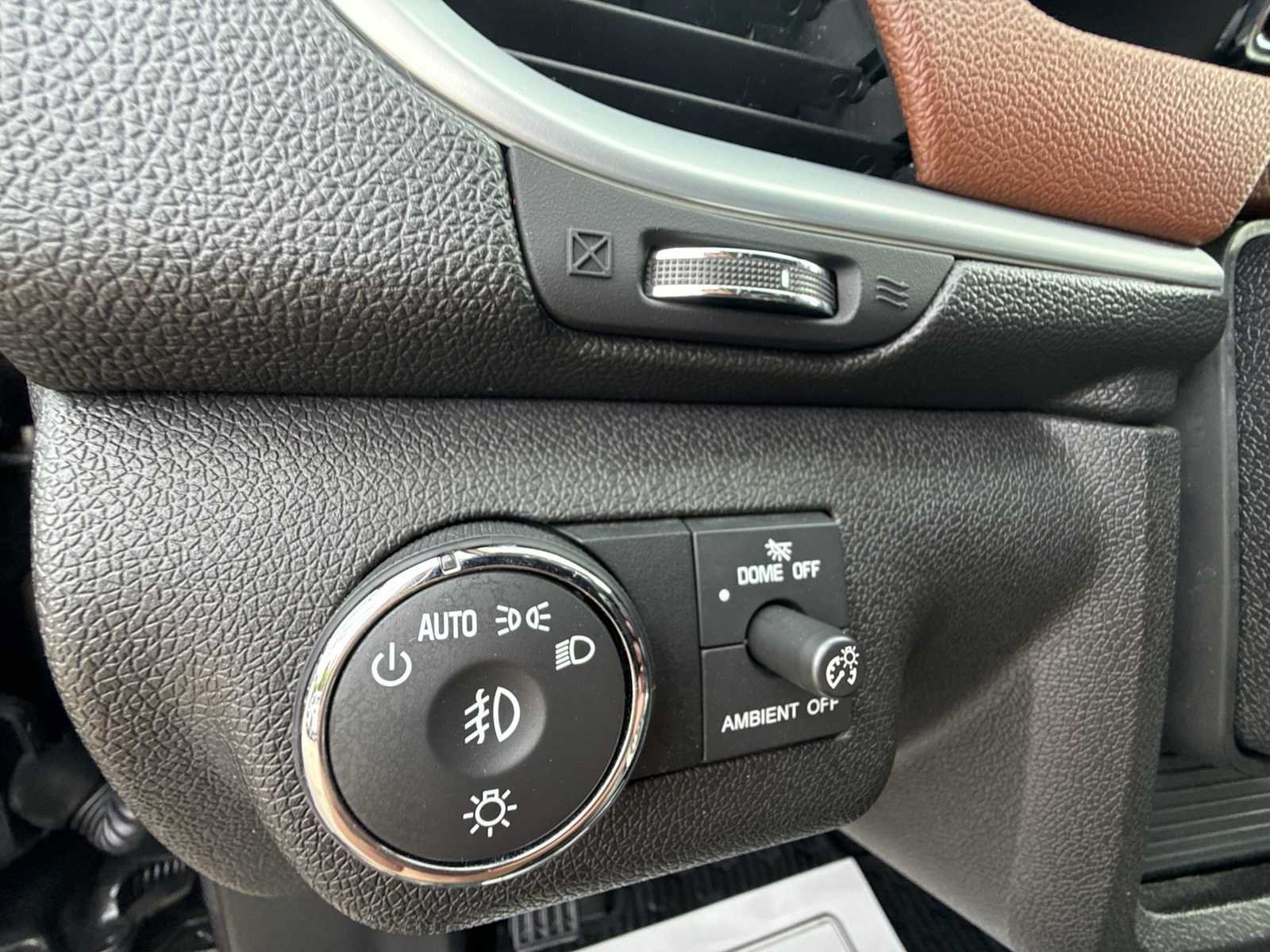 Used 2015 Chevrolet Traverse LT w/ Style and Technology Package FWD image 16