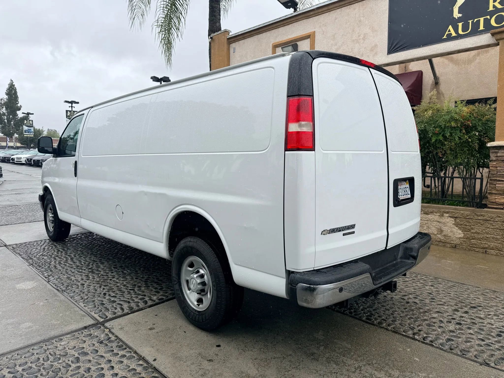 Used 2016 Chevrolet Express 3500 Extended RWD image 7