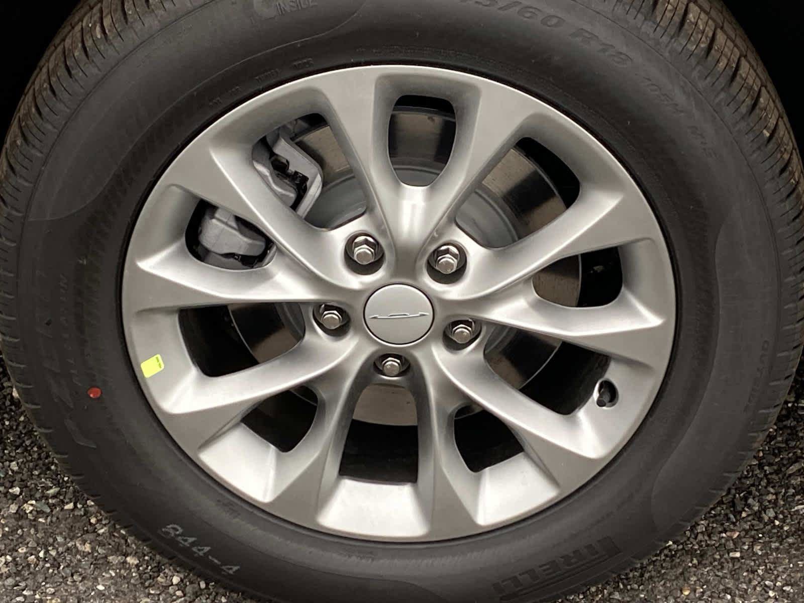 New 2027 Chrysler Pacifica Select AWD/4WD image 3