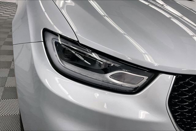 Used 2022 Chrysler Pacifica Pinnacle FWD image 36