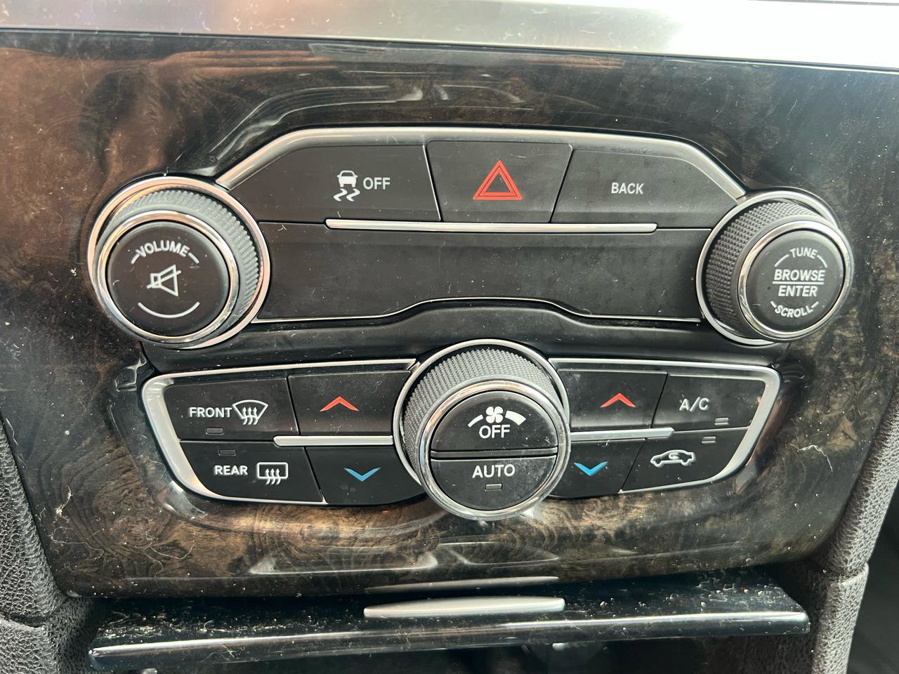 Used 2016 Chrysler 300 C AWD/4WD image 17