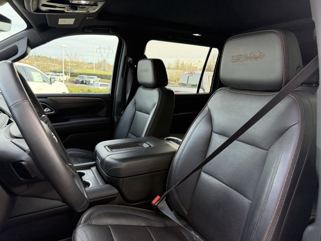 Used 2023 Chevrolet Suburban High Country image 15