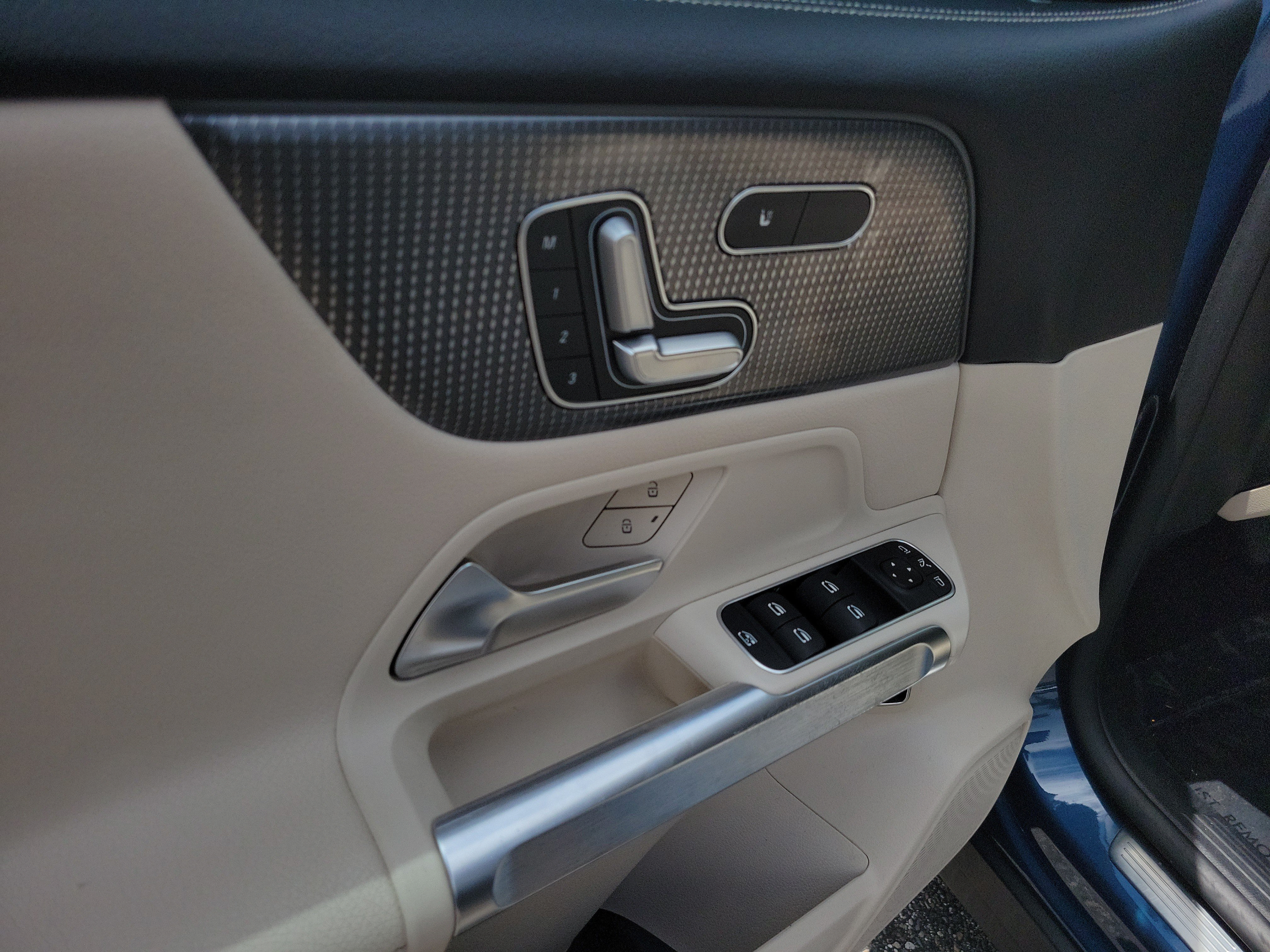 Used 2021 Mercedes-Benz GLB 250 image 17