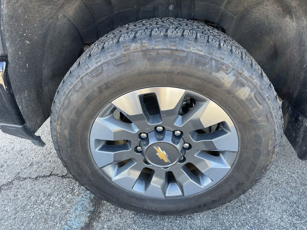 Used 2025 Chevrolet Silverado 2500 Custom w/ Custom Value Package image 10