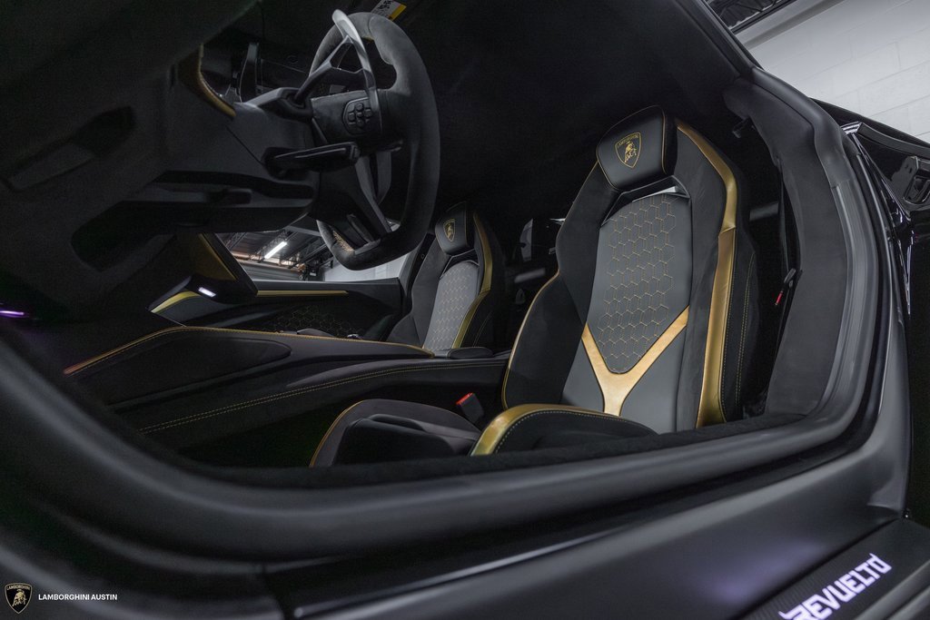 Used 2025 Lamborghini Revuelto image 37