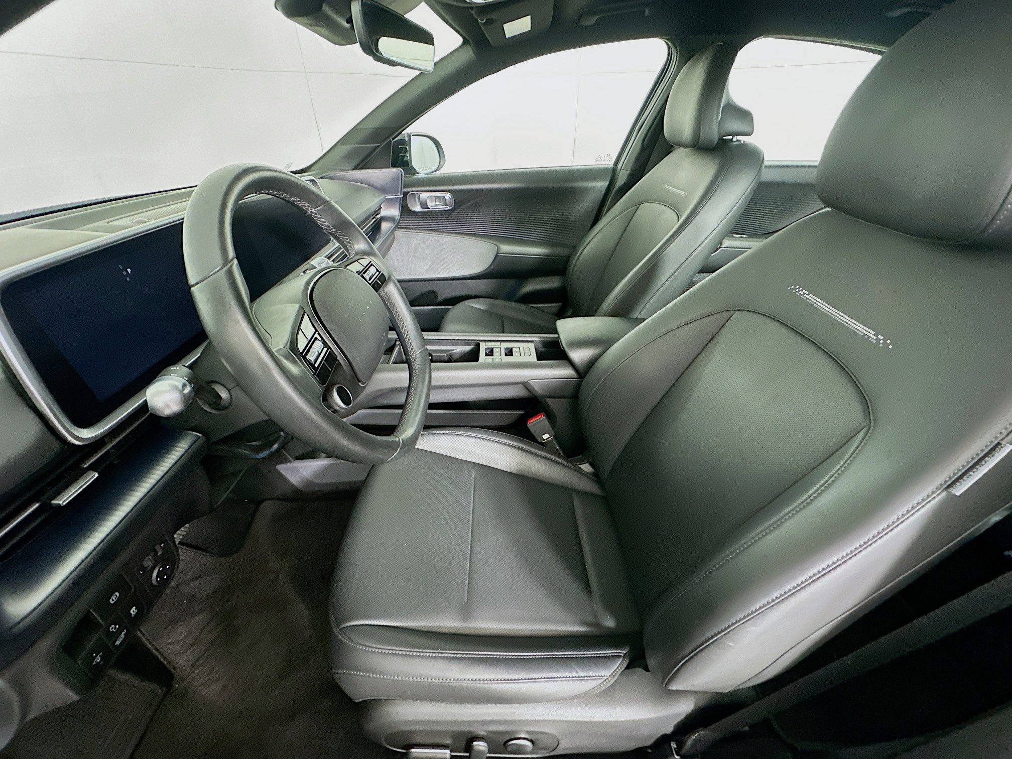 Used 2024 Hyundai Ioniq 6 SEL image 13