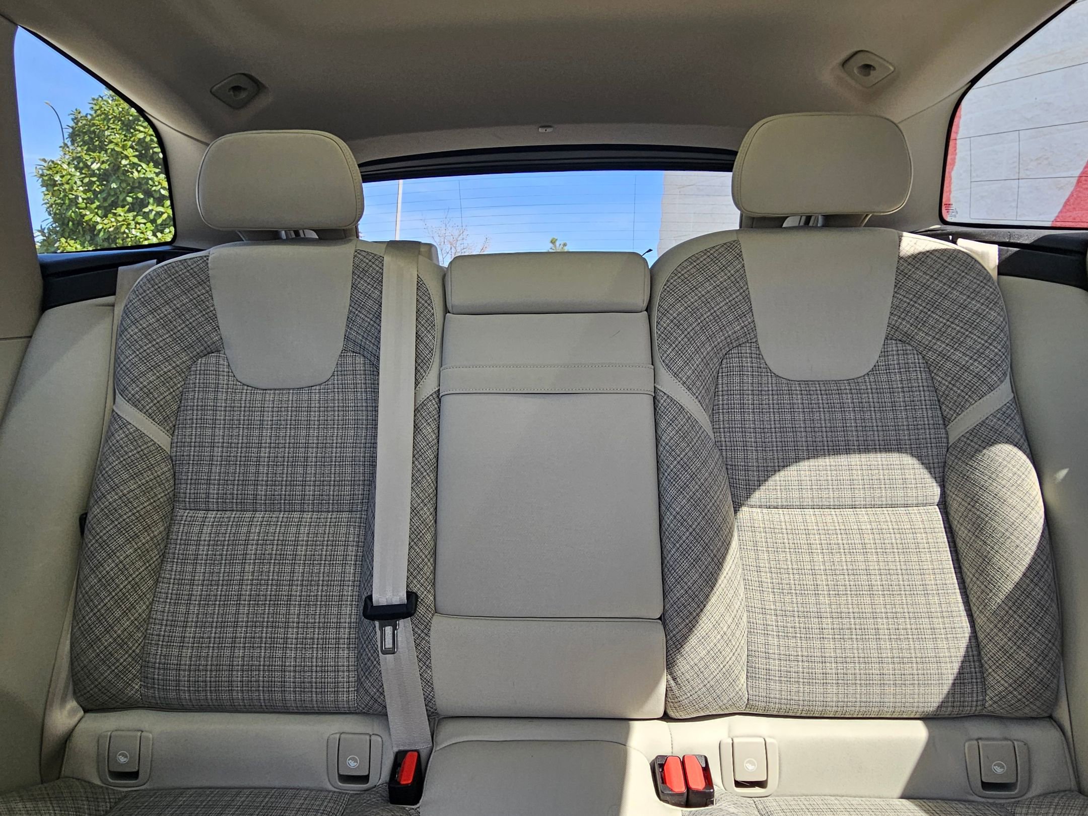 Used 2022 Volvo XC60 B5 Momentum image 27