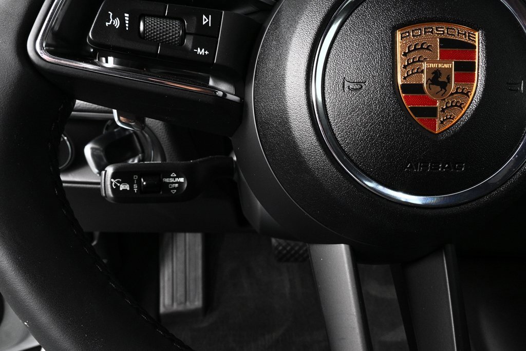 Used 2025 Porsche Macan image 10