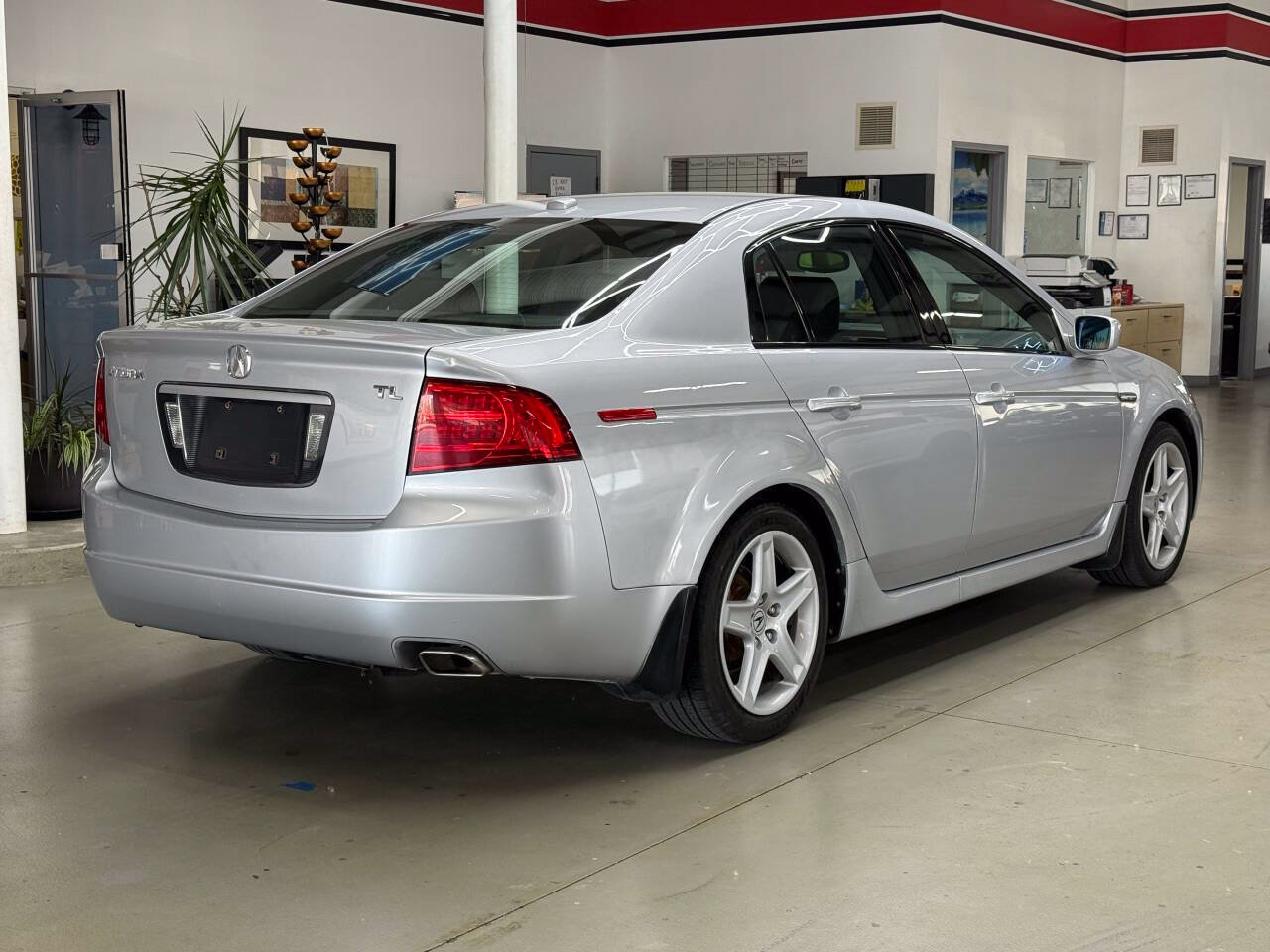Used 2005 Acura TL FWD image 2