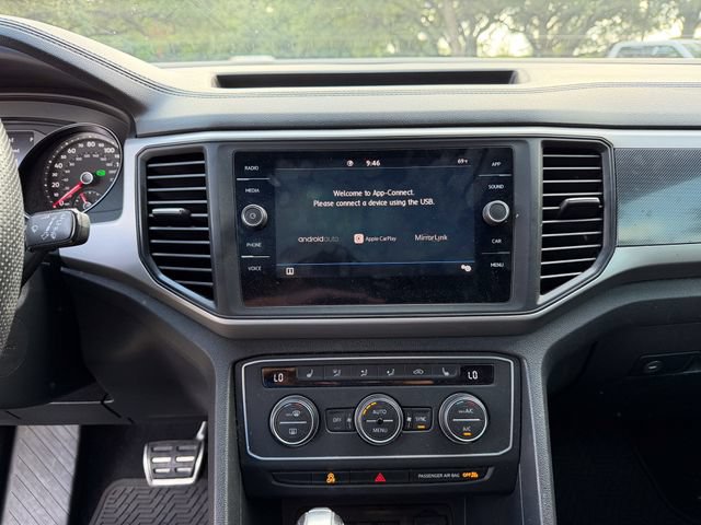 Used 2020 Volkswagen Atlas Cross Sport SE w/ Panoramic Sunroof Package FWD image 13