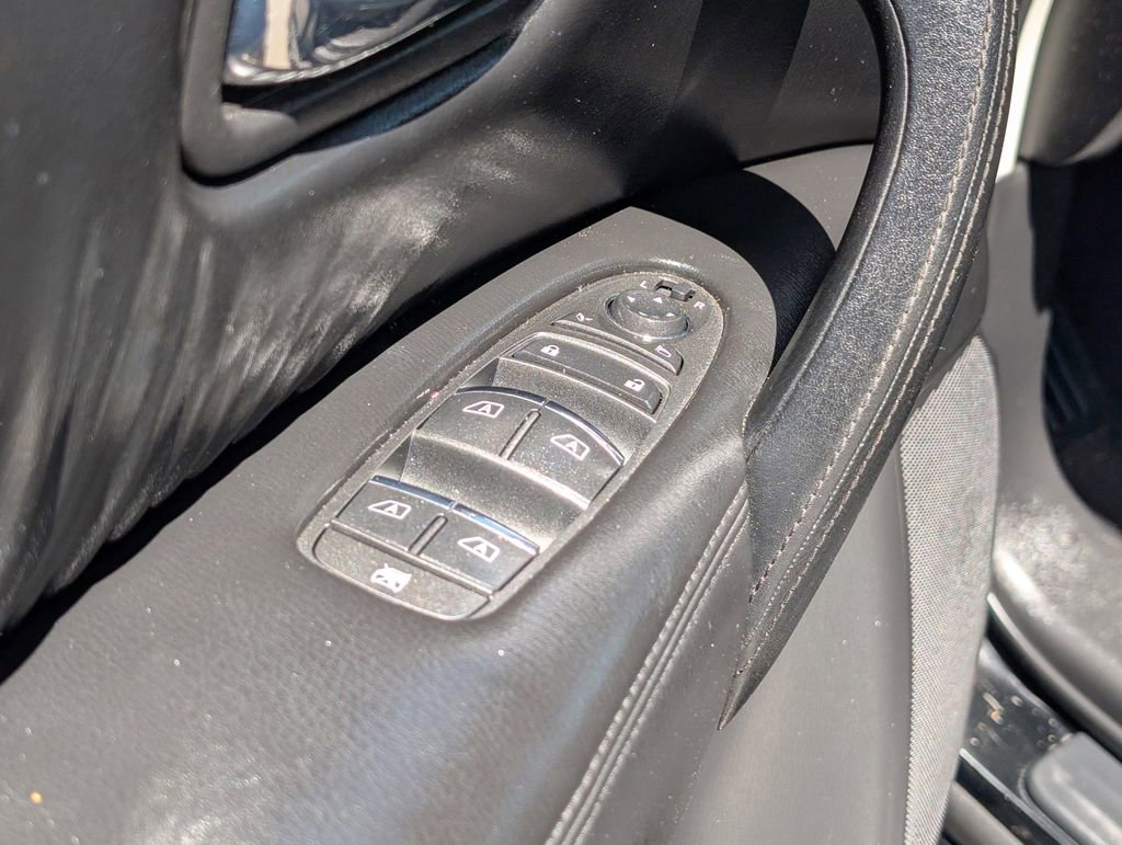 Used 2022 Nissan Armada SL w/ Captain's Chairs Package image 16