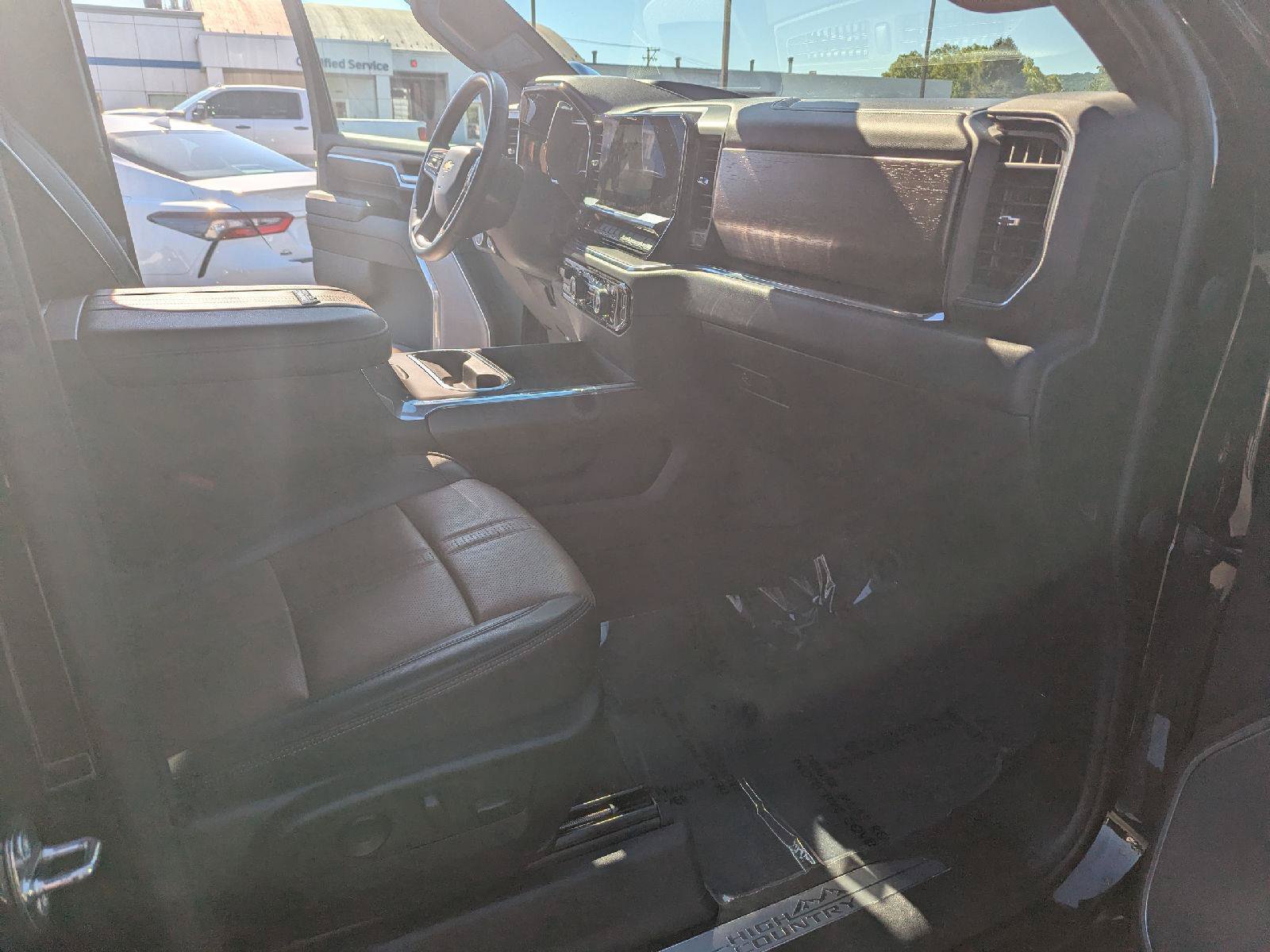 Used 2024 Chevrolet Silverado 2500 High Country w/ Technology Package AWD/4WD image 29