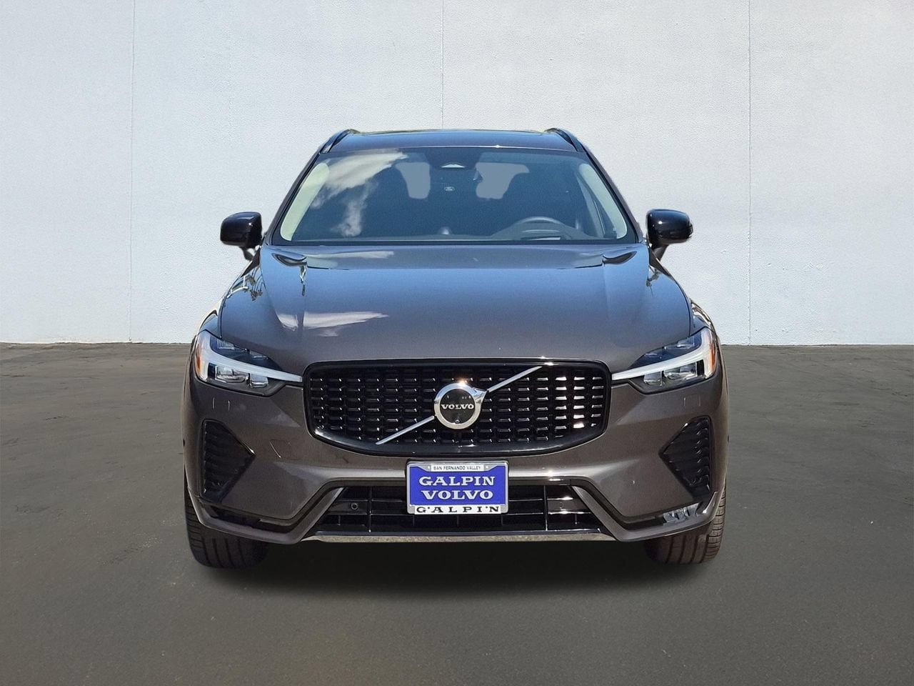 Certified 2024 Volvo XC60 B5 Ultimate w/ Protection Package Premier AWD/4WD image 2