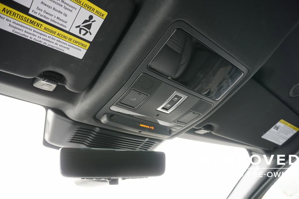 Used 2025 Land Rover Discovery Sport Dynamic SE image 16