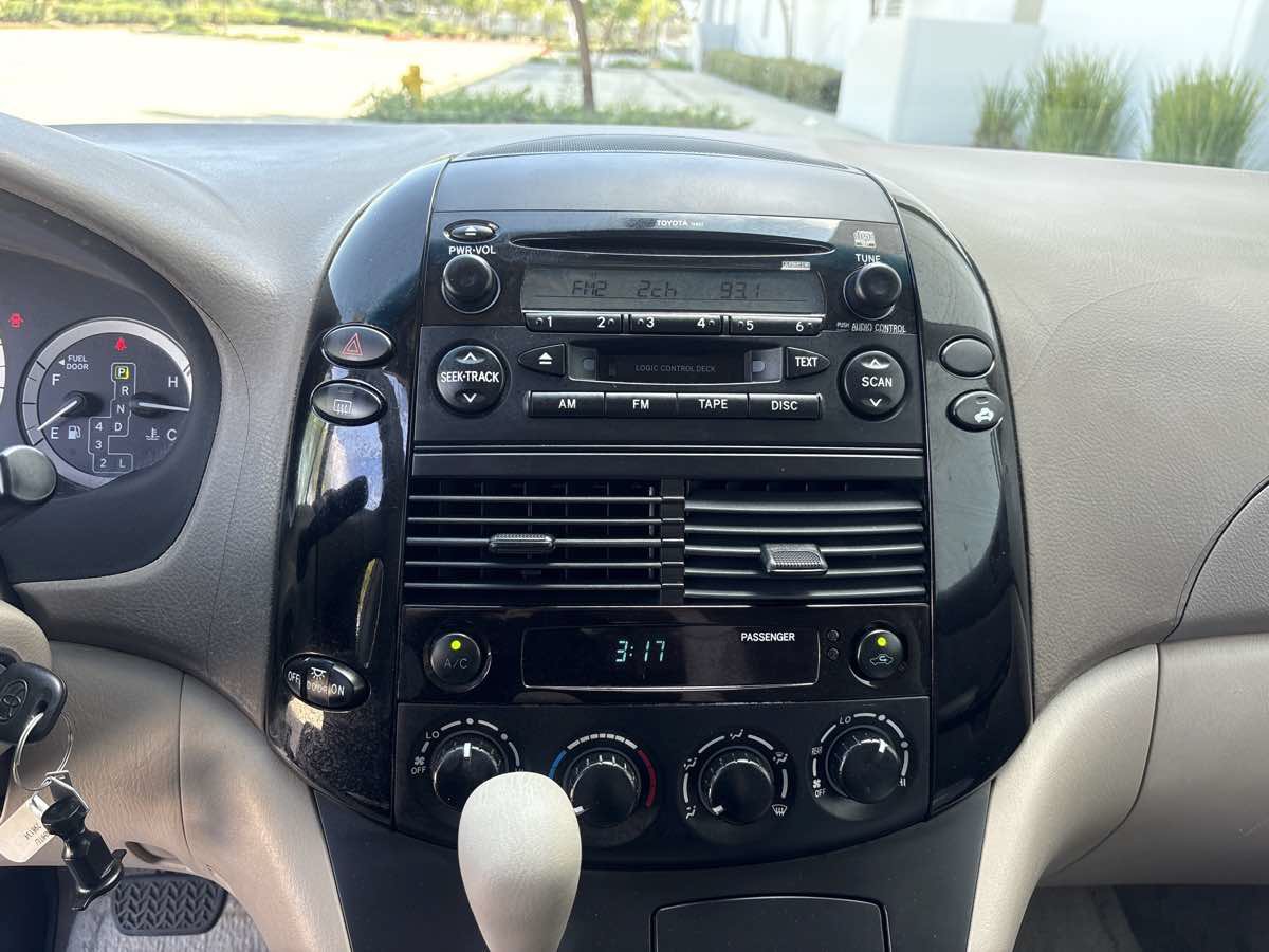 Used 2005 Toyota Sienna LE FWD image 21