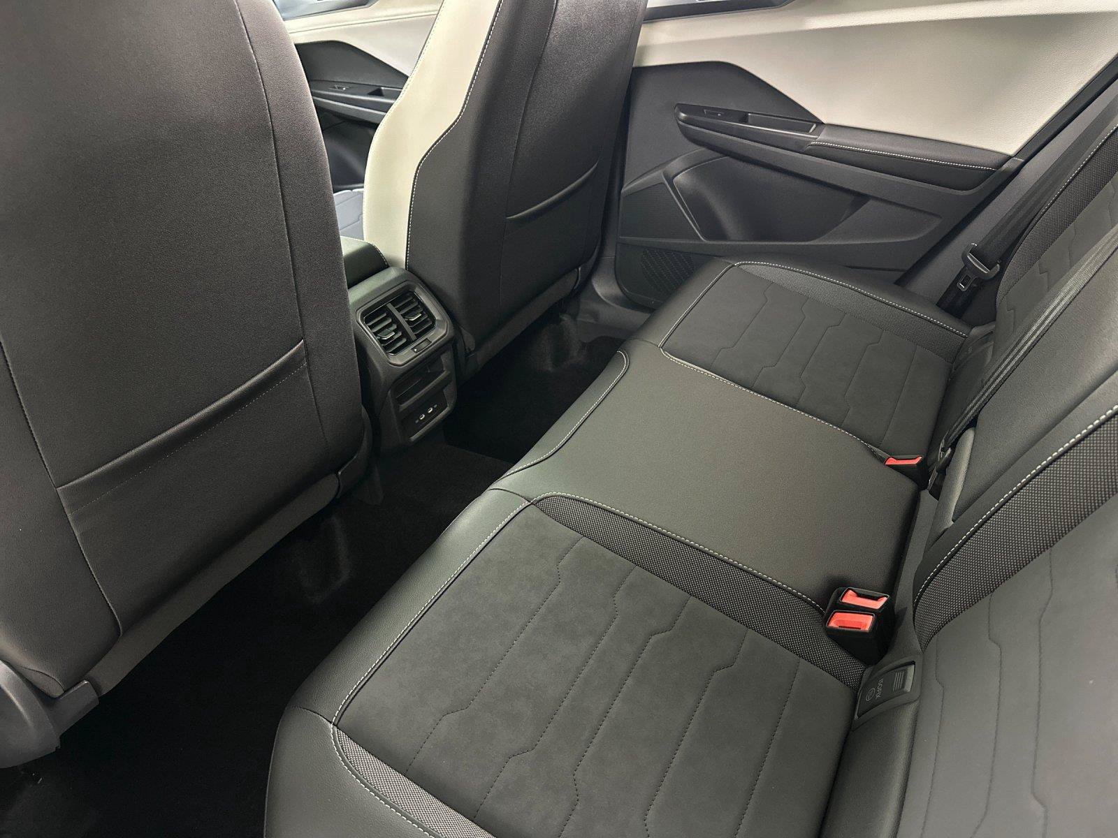 New 2027 Volkswagen Taos SE AWD/4WD image 11