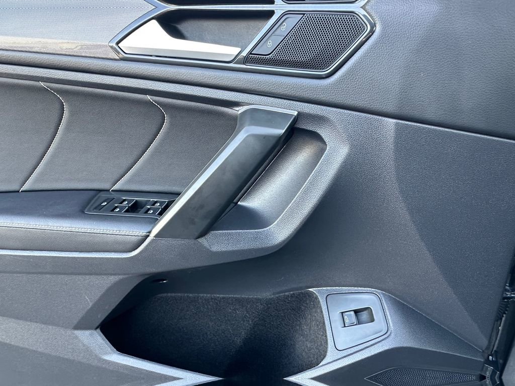 Used 2024 Volkswagen Tiguan SE image 11