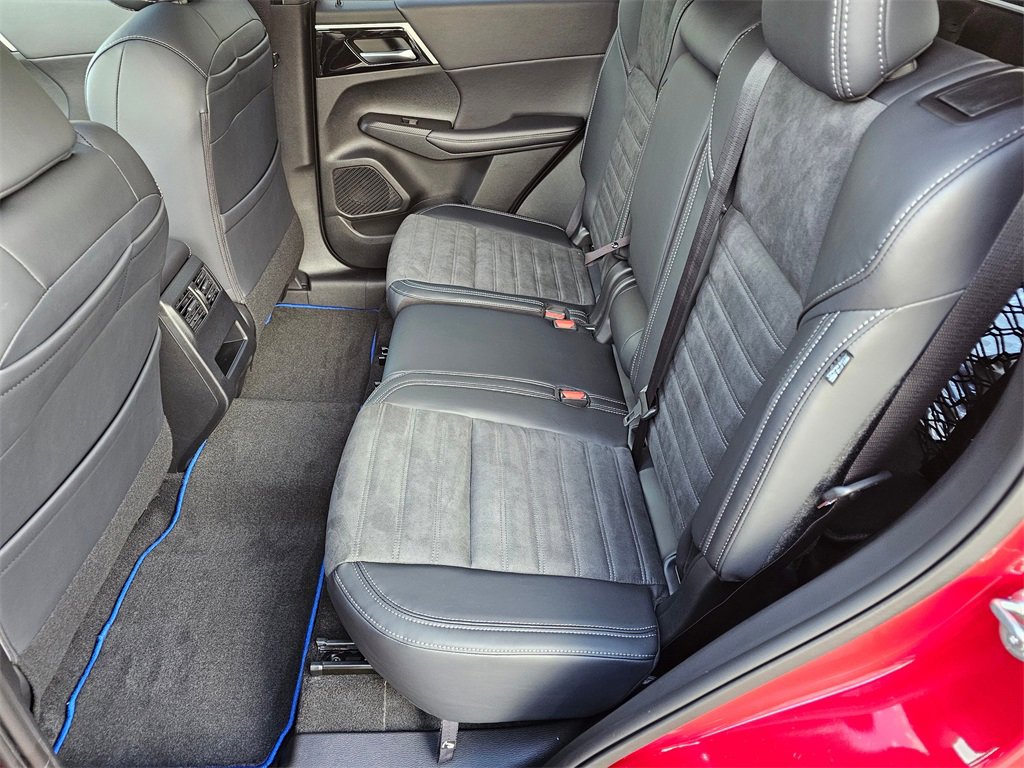 New 2025 Mitsubishi Outlander SE image 5
