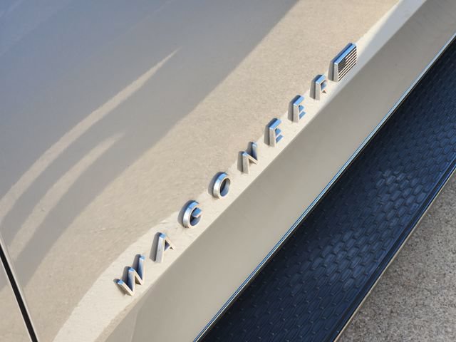 Used 2023 Jeep Wagoneer 2WD w/ Premium Group I image 10