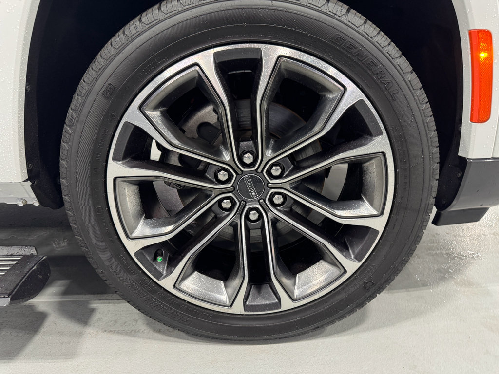 Used 2022 Jeep Grand Wagoneer Series III w/ Rear Seat Video Group 1 image 29