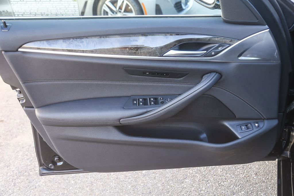 Certified 2023 BMW 530e w/ Convenience Package image 17