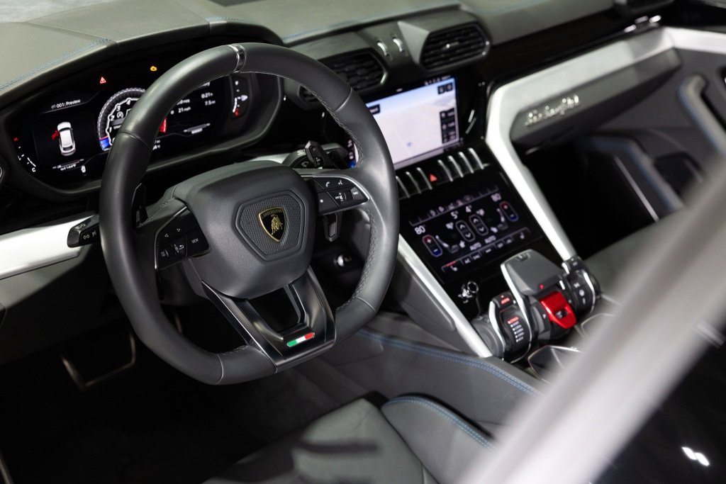 Used 2020 Lamborghini Urus image 19
