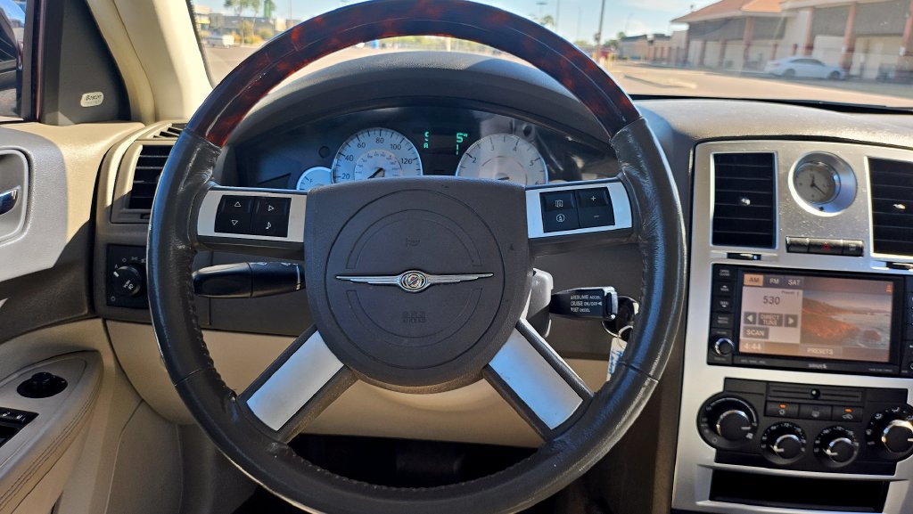 Used 2009 Chrysler 300 C RWD image 31