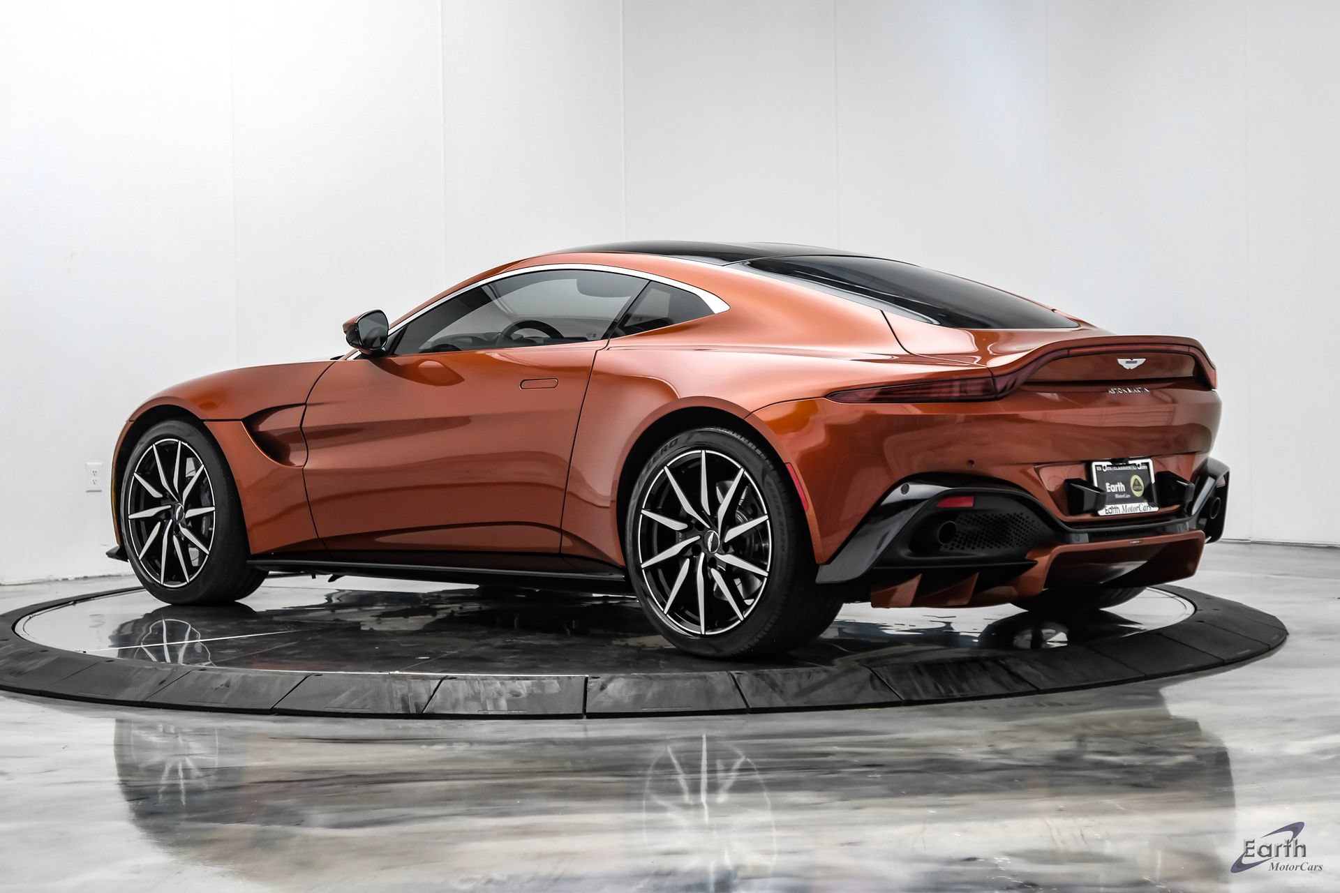 Used 2019 Aston Martin V8 Vantage Coupe RWD image 12