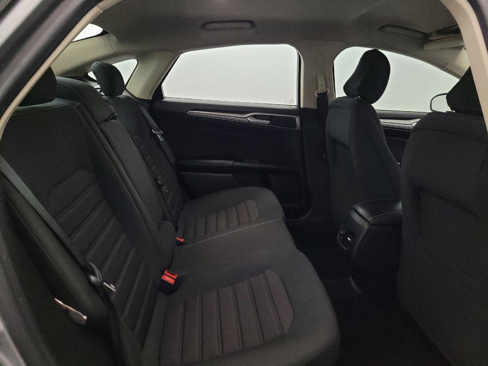 Used 2020 Ford Fusion SE FWD image 19