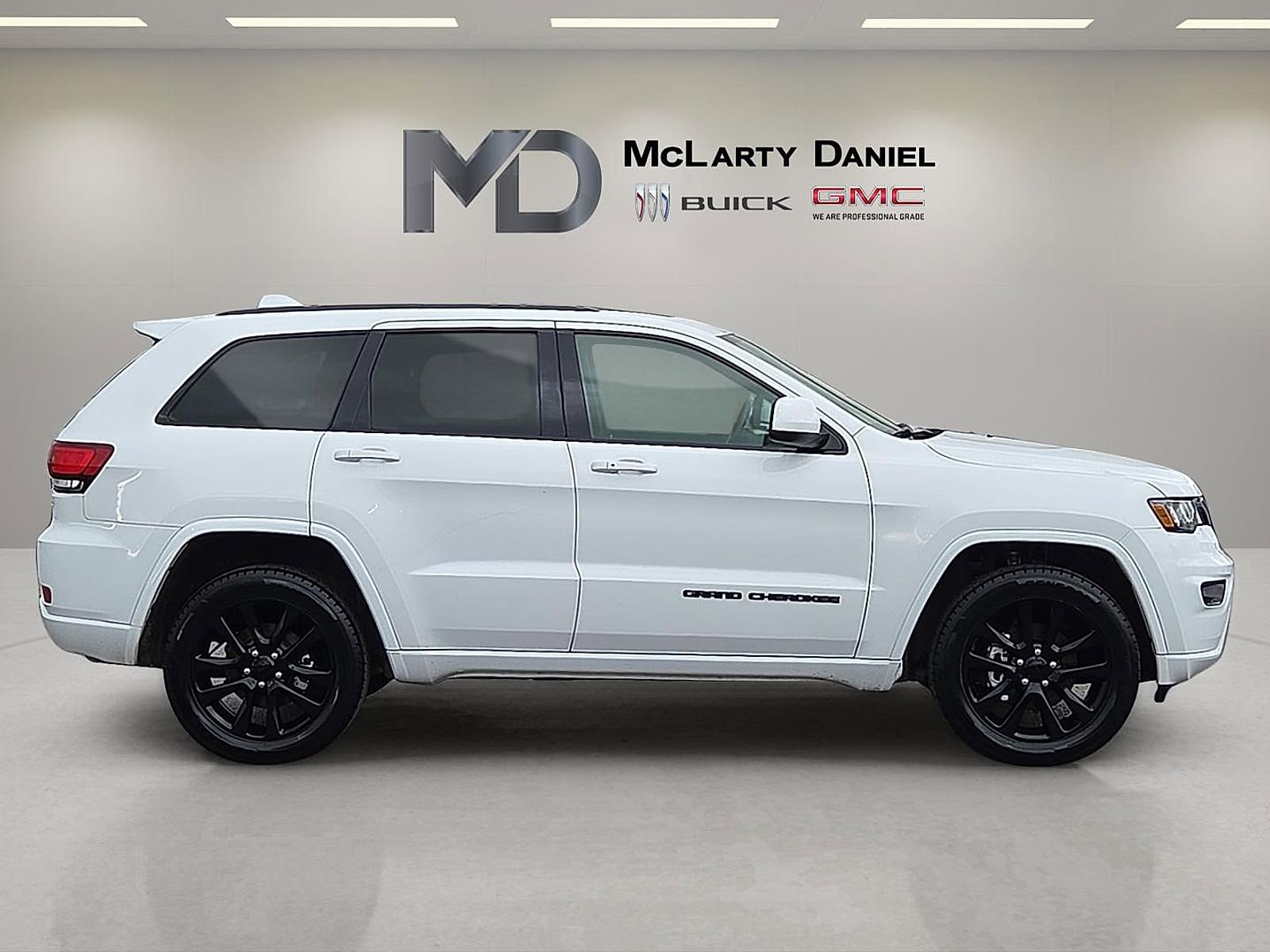 Used 2020 Jeep Grand Cherokee Altitude image 6