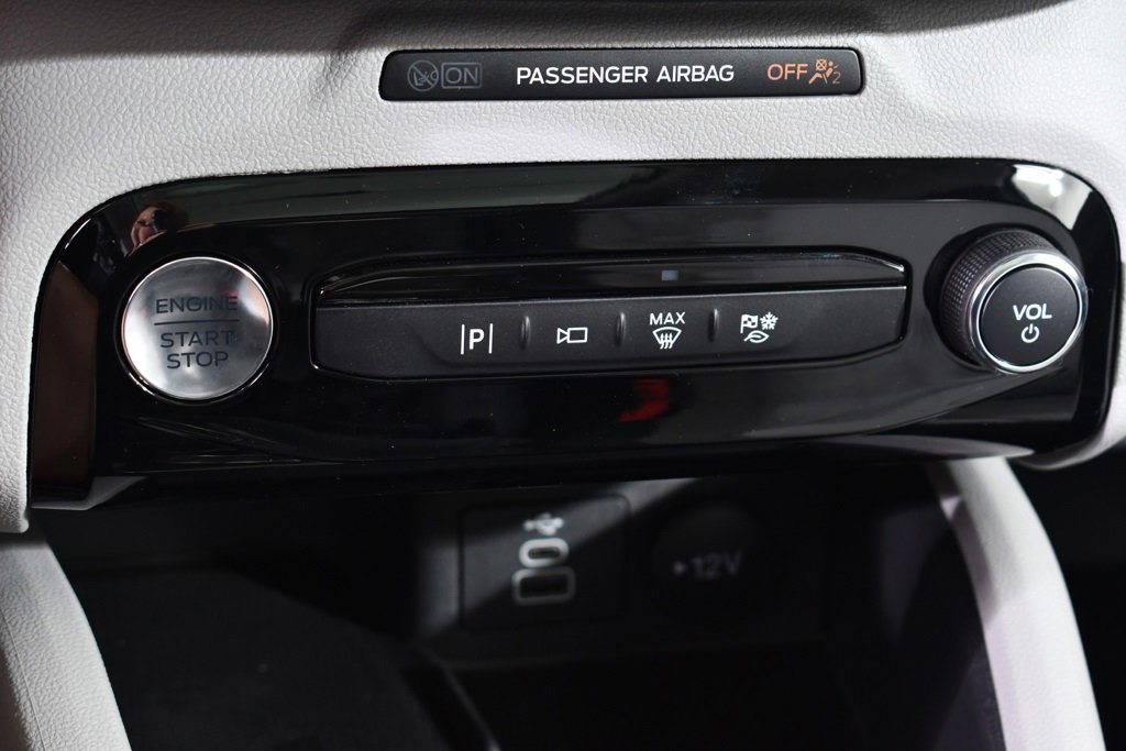 New 2025 Ford Escape SE w/ PHEV Premium Package image 30