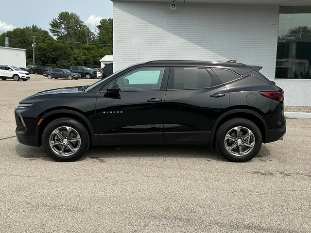 Used 2023 Chevrolet Blazer LT w/ Convenience Package AWD/4WD image 2