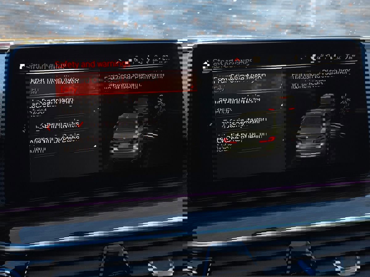 Used 2023 BMW 530e xDrive w/ Premium Package image 36