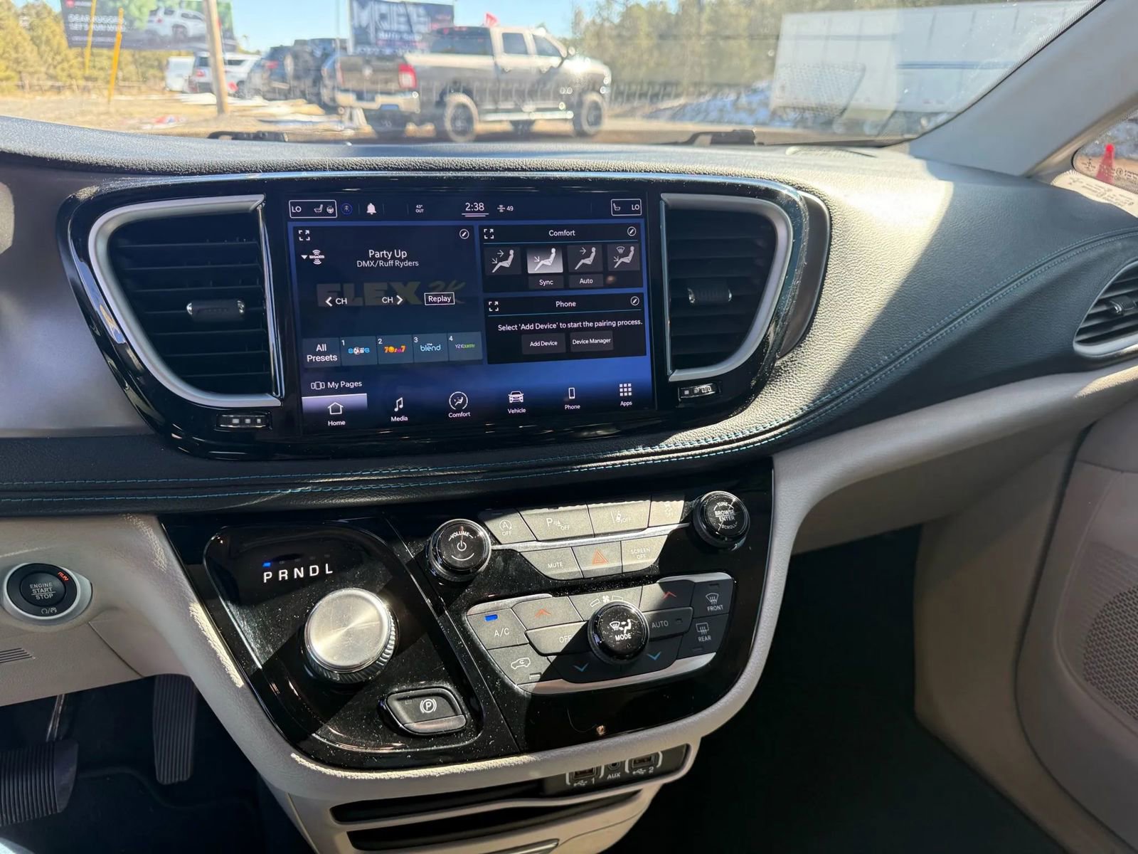 Used 2021 Chrysler Pacifica Touring-L image 15