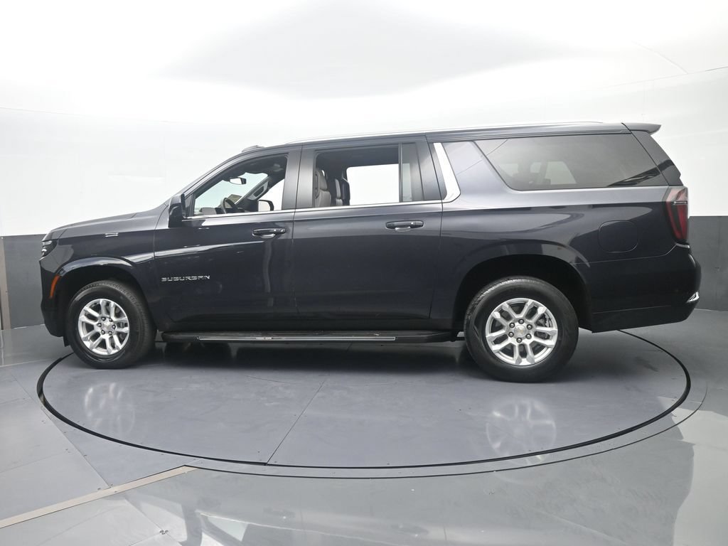 Used 2025 Chevrolet Suburban LT RWD image 3