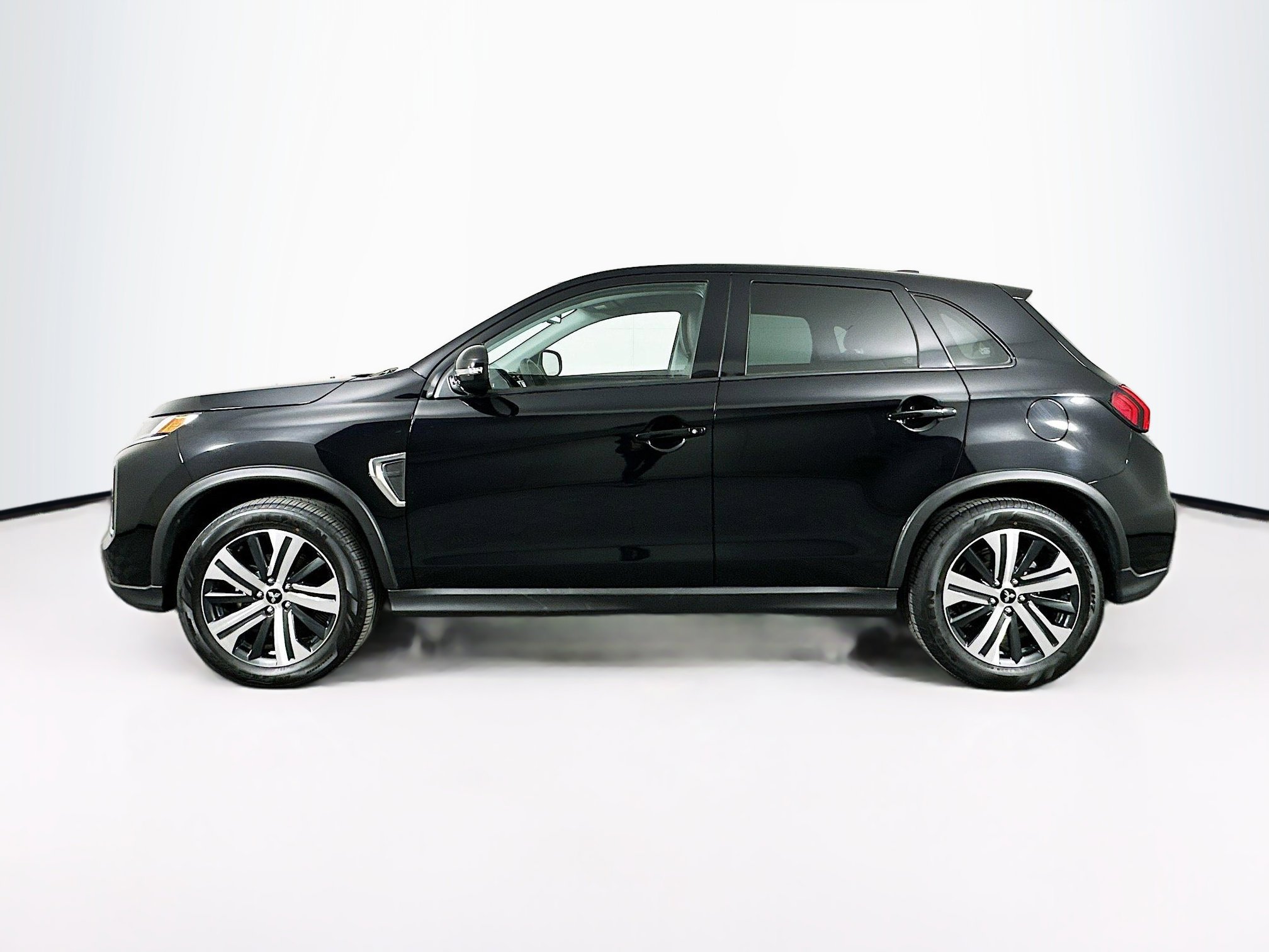 Used 2025 Mitsubishi Outlander Sport SE image 4