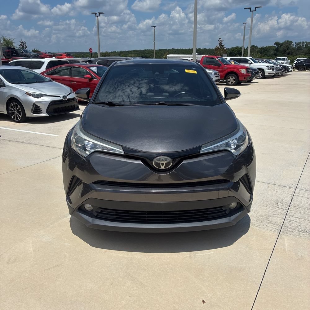Used 2018 Toyota C-HR XLE FWD image 2