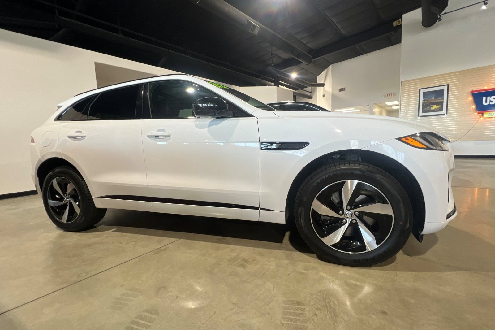 Used 2025 Jaguar F-PACE R-Dynamic S AWD/4WD image 3