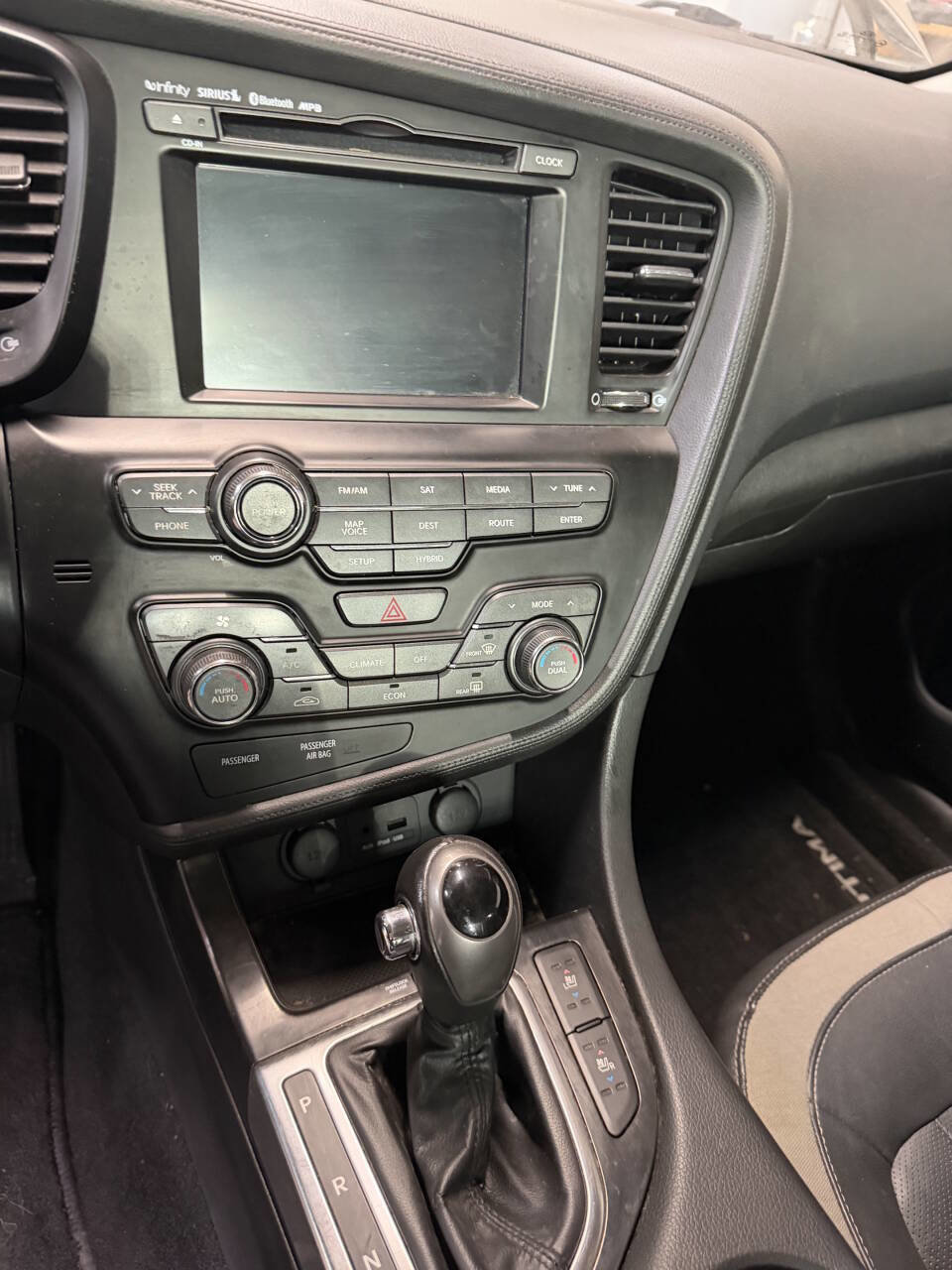 Used 2011 Kia Optima EX w/ Hybrid Premium Technology Pkg FWD image 12