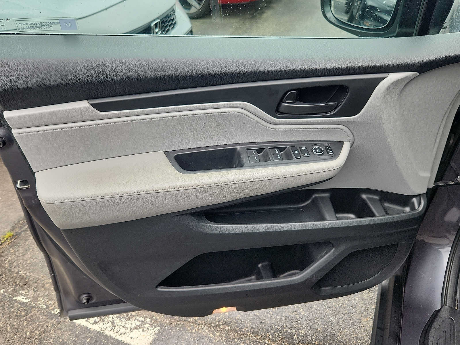 Used 2018 Honda Odyssey LX image 12