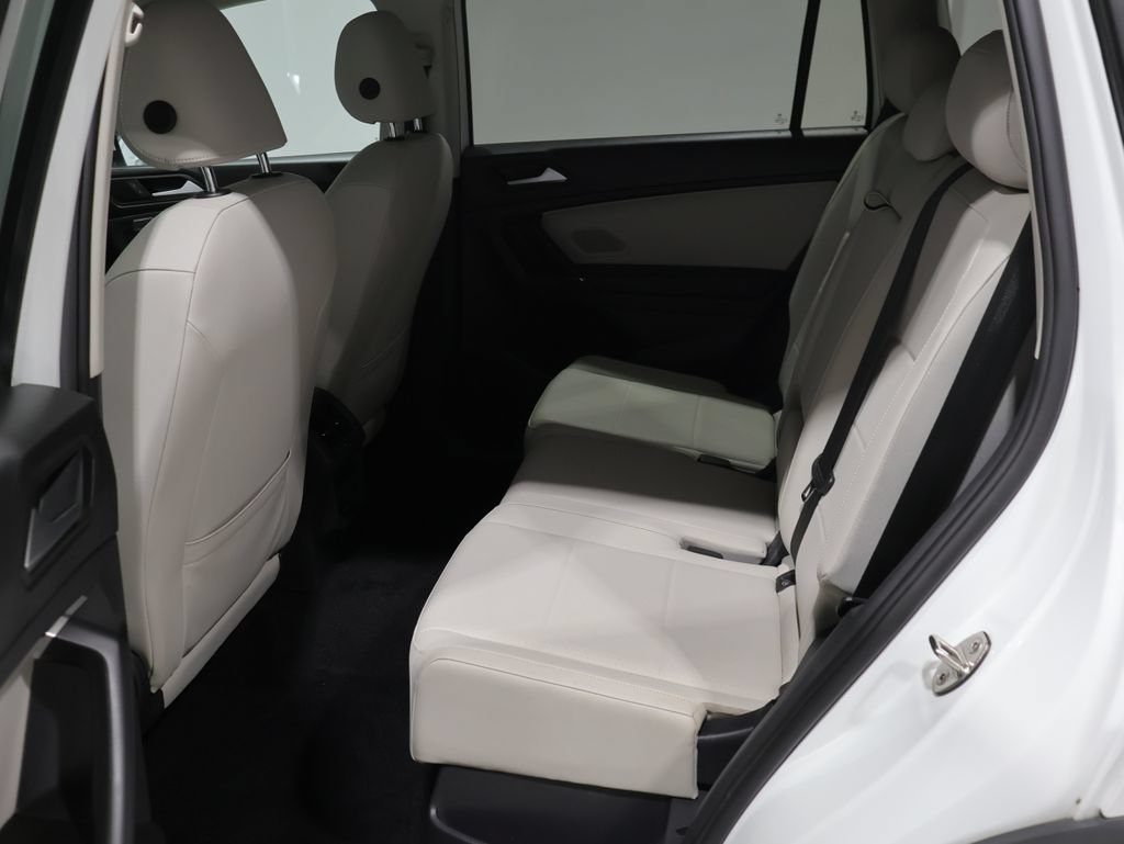 Used 2020 Volkswagen Tiguan SEL AWD/4WD image 18