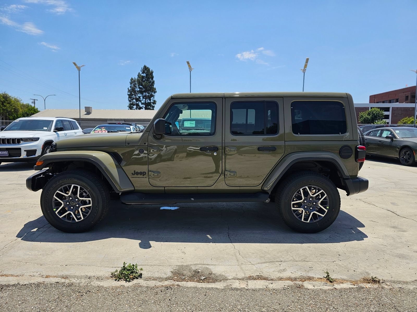 New 2026 Jeep Wrangler Unlimited Sahara w/ Safety Group AWD/4WD image 4
