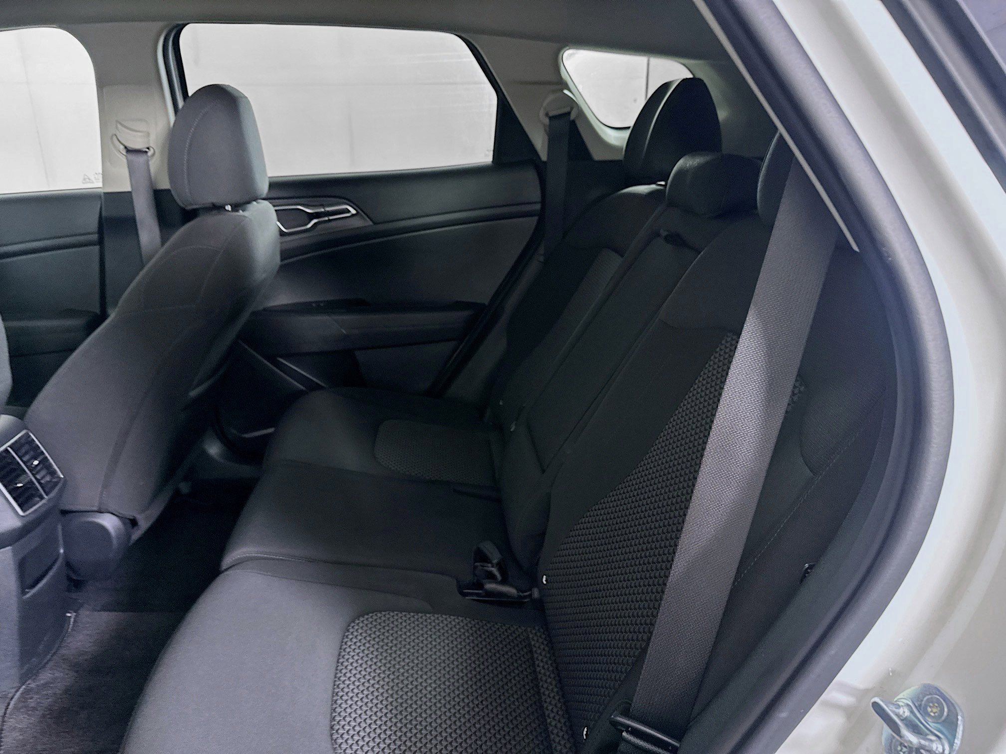 Used 2024 Kia Sportage LX image 26