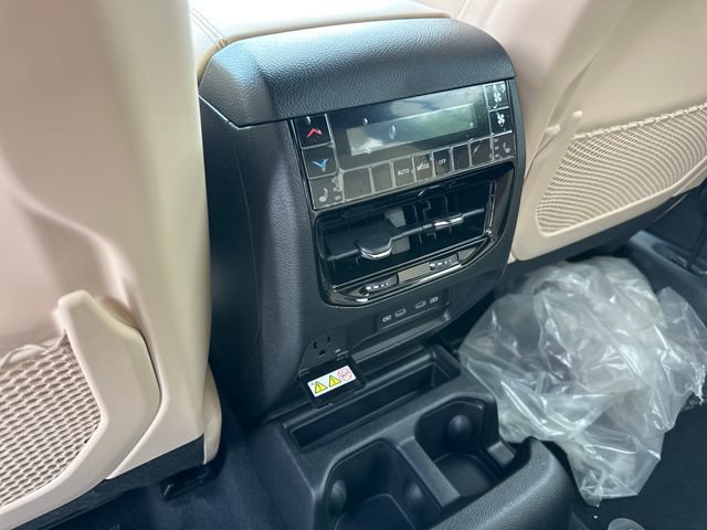 New 2026 Jeep Grand Cherokee L Limited AWD/4WD image 18