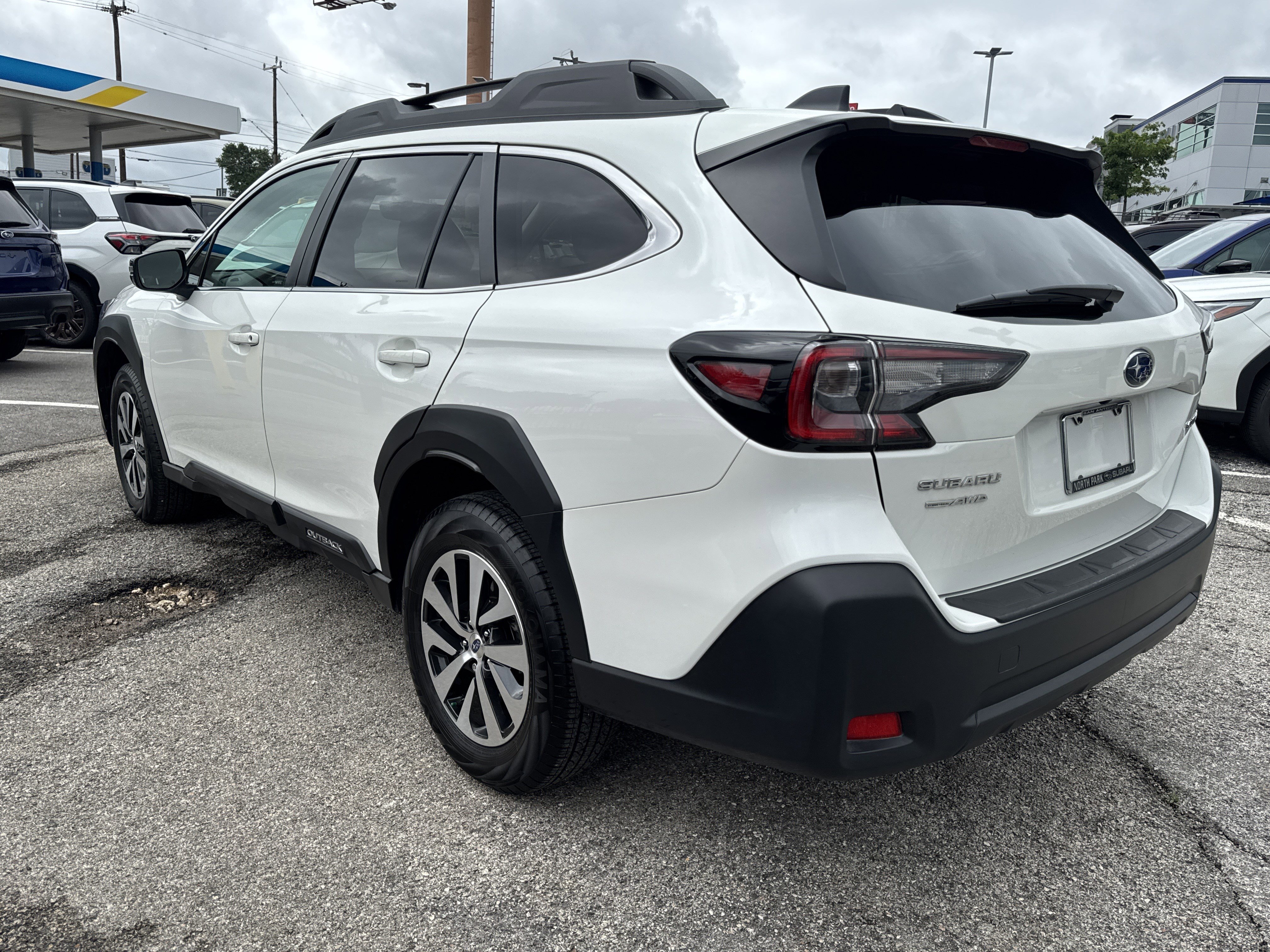 Certified 2024 Subaru Outback Premium AWD/4WD image 5