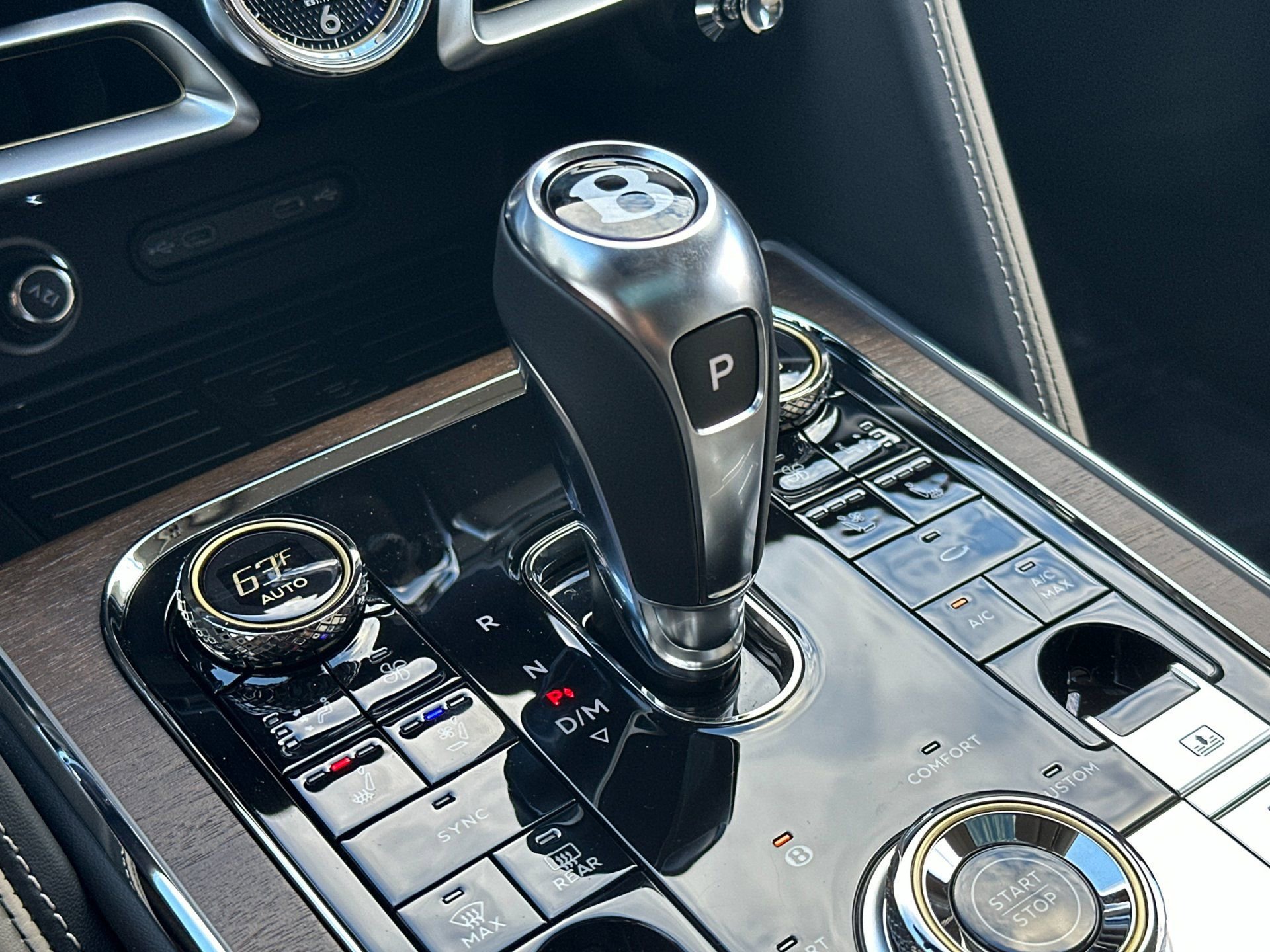 New 2026 Bentley Flying Spur Azure image 24